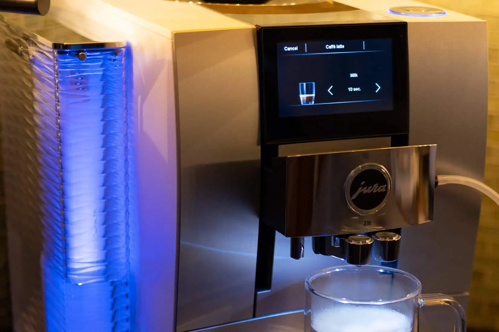 La cafetera Jura Z10 para especialidades de café hot & cold - Talk Vending